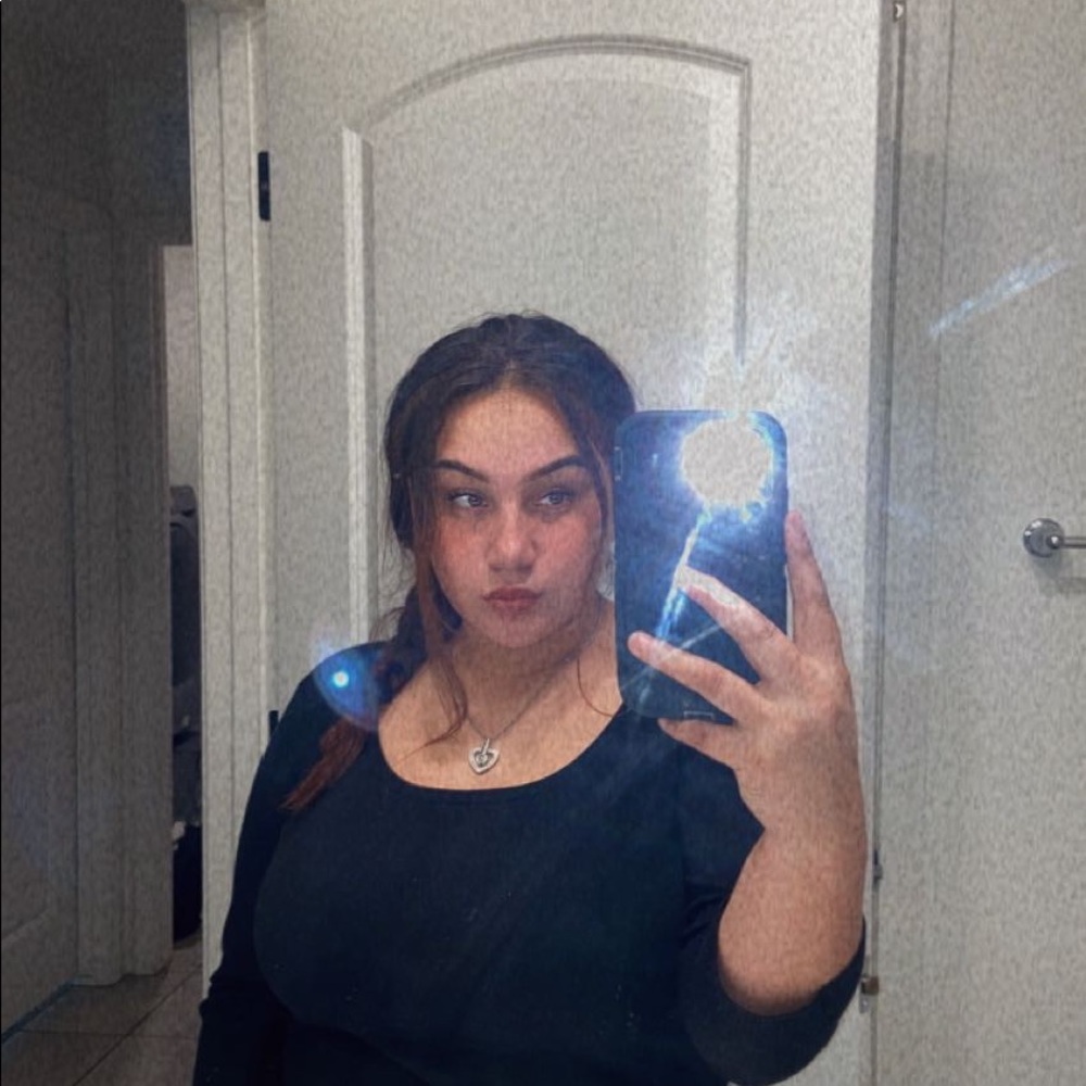 Meet your Posher, Adrianna